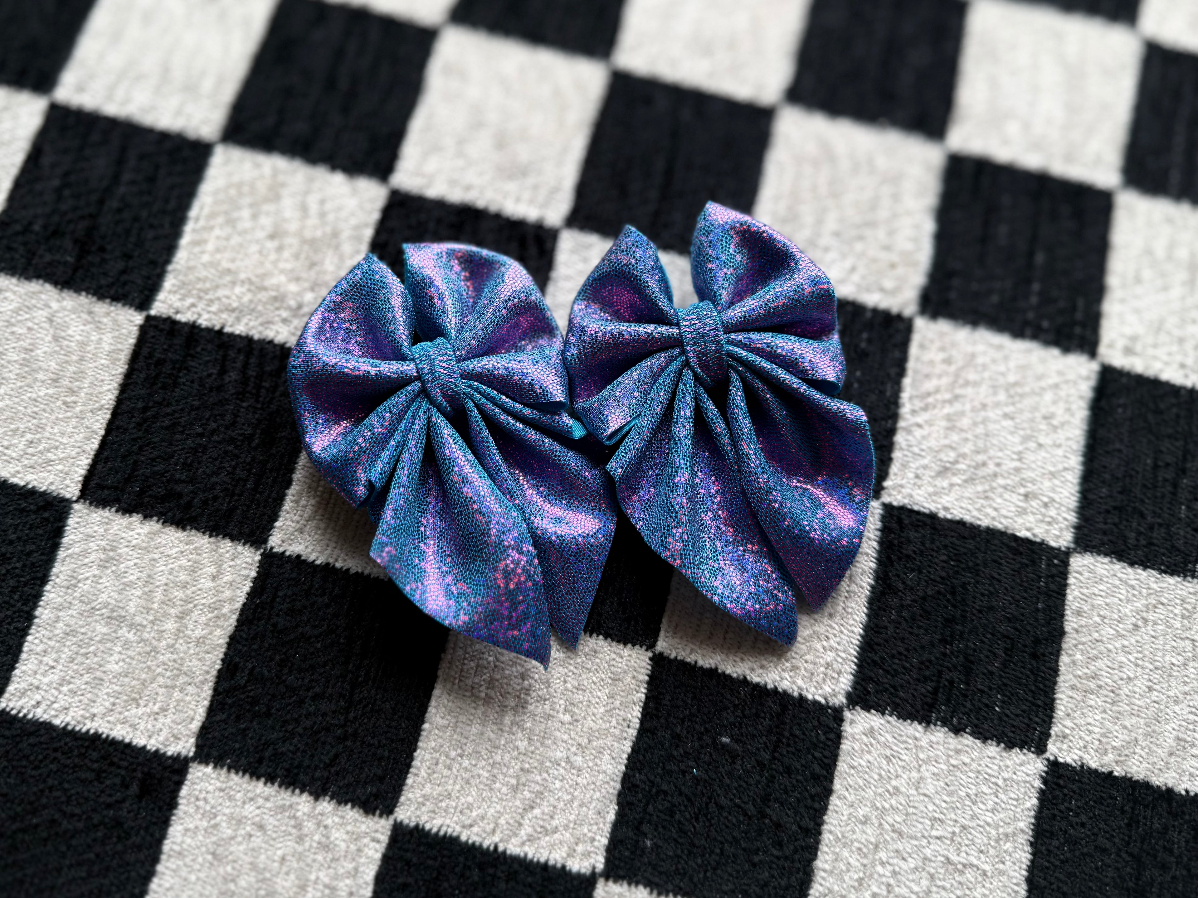 Blue/purple sailors